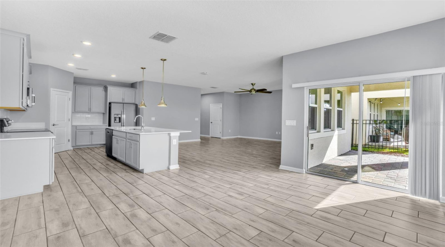 DAVENPORT, Florida 33896, 4 Bedrooms Bedrooms, ,2 BathroomsBathrooms,Residential,For Sale,DOWNSWING,0,MFRO6364832