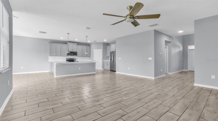 DAVENPORT, Florida 33896, 4 Bedrooms Bedrooms, ,2 BathroomsBathrooms,Residential,For Sale,DOWNSWING,0,MFRO6364832