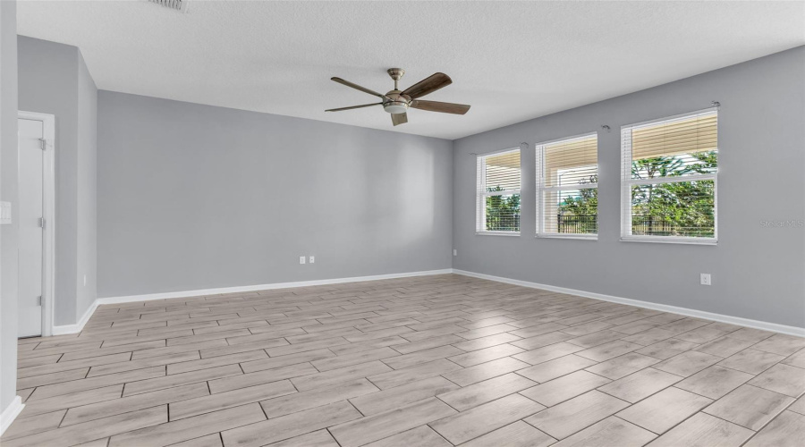 DAVENPORT, Florida 33896, 4 Bedrooms Bedrooms, ,2 BathroomsBathrooms,Residential,For Sale,DOWNSWING,0,MFRO6364832