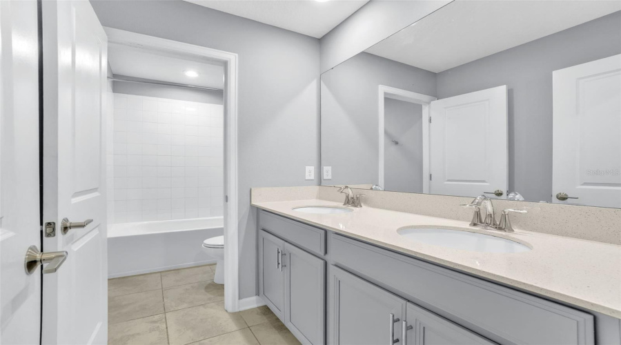 DAVENPORT, Florida 33896, 4 Bedrooms Bedrooms, ,2 BathroomsBathrooms,Residential,For Sale,DOWNSWING,0,MFRO6364832