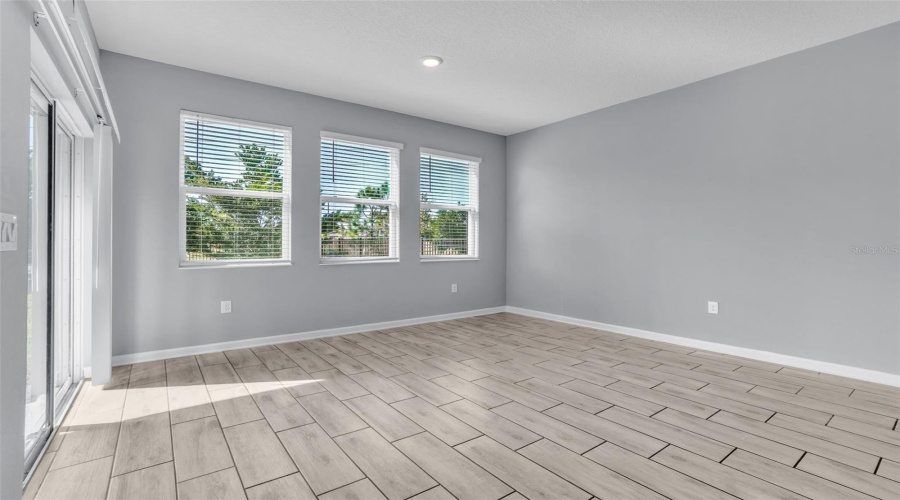 DAVENPORT, Florida 33896, 4 Bedrooms Bedrooms, ,2 BathroomsBathrooms,Residential,For Sale,DOWNSWING,0,MFRO6364832