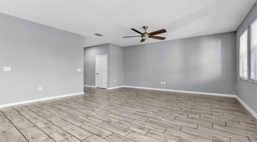 DAVENPORT, Florida 33896, 4 Bedrooms Bedrooms, ,2 BathroomsBathrooms,Residential,For Sale,DOWNSWING,0,MFRO6364832