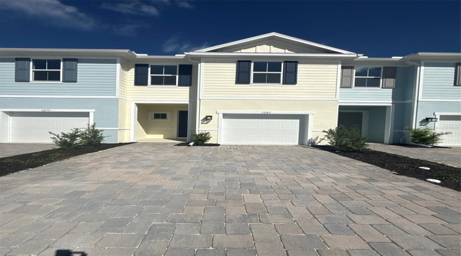 DAVENPORT, Florida 33837, 3 Bedrooms Bedrooms, ,2 BathroomsBathrooms,Residential,For Sale,PINEYWOOD FIELD,0,MFRW7879049