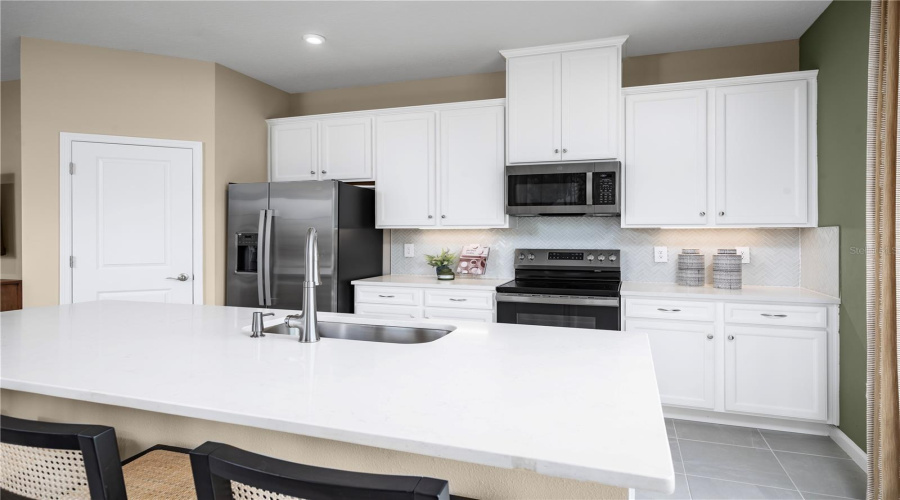 DAVENPORT, Florida 33837, 3 Bedrooms Bedrooms, ,2 BathroomsBathrooms,Residential,For Sale,PINEYWOOD FIELD,0,MFRW7879049