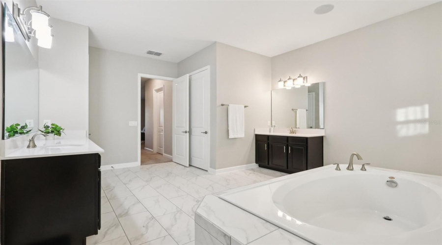 Primary Ensuite Bath