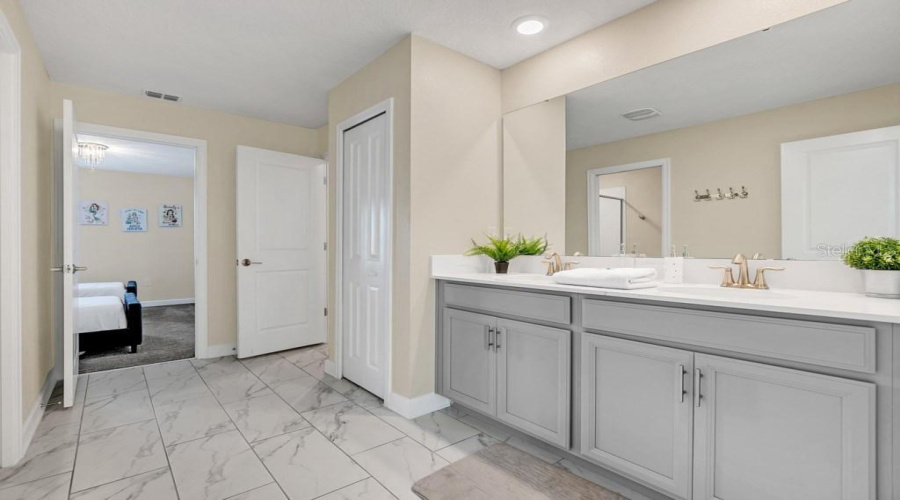 KISSIMMEE, Florida 34746, 8 Bedrooms Bedrooms, ,5 BathroomsBathrooms,Residential,For Sale,TARGET,0,MFRO6378600
