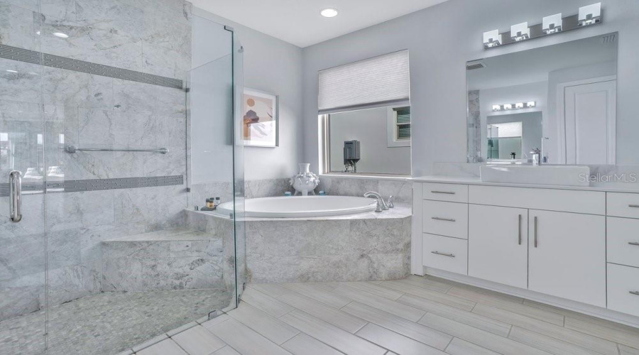 ORLANDO, Florida 32836, 4 Bedrooms Bedrooms, ,2 BathroomsBathrooms,Residential,For Sale,ROYAL CYPRESS,0,MFRO6378427