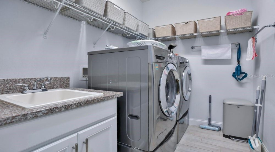 ORLANDO, Florida 32836, 4 Bedrooms Bedrooms, ,2 BathroomsBathrooms,Residential,For Sale,ROYAL CYPRESS,0,MFRO6378427