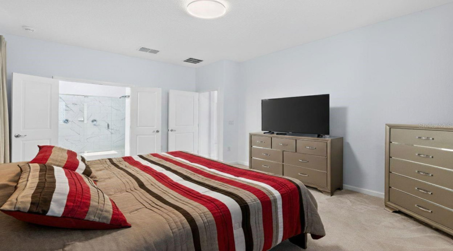 Primary Bedroom (King Suite)