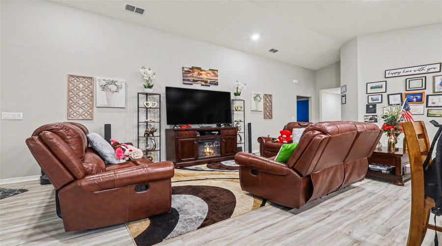 DAVENPORT, Florida 33837, 4 Bedrooms Bedrooms, ,2 BathroomsBathrooms,Residential,For Sale,CASCADE,0,MFRTB8471145