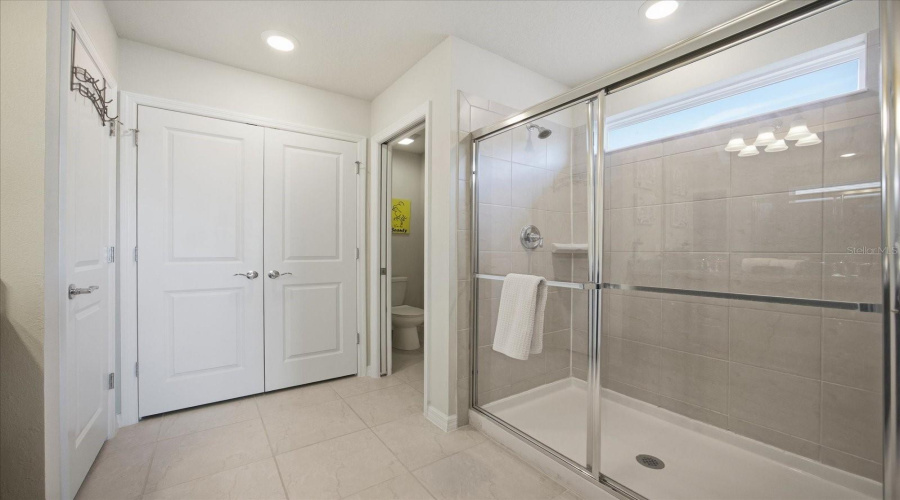 DAVENPORT, Florida 33897, 5 Bedrooms Bedrooms, ,5 BathroomsBathrooms,Residential,For Sale,LILAC,0,MFRO6378684