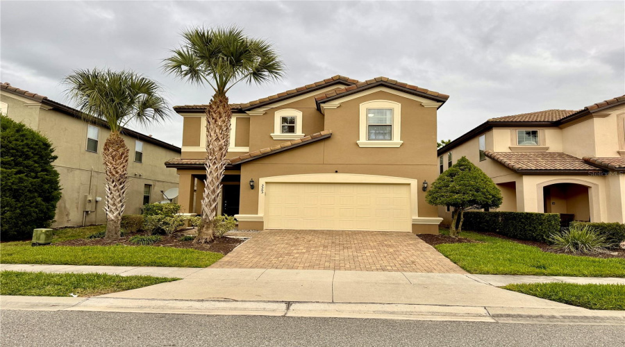 DAVENPORT, Florida 33837, 7 Bedrooms Bedrooms, ,5 BathroomsBathrooms,Residential,For Sale,MISTY OAK,0,MFRS5141444