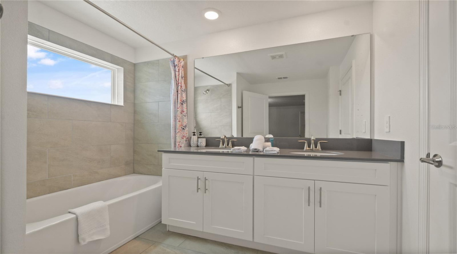 KISSIMMEE, Florida 34746, 4 Bedrooms Bedrooms, ,3 BathroomsBathrooms,Residential,For Sale,SCENE LN,0,MFRO6378695