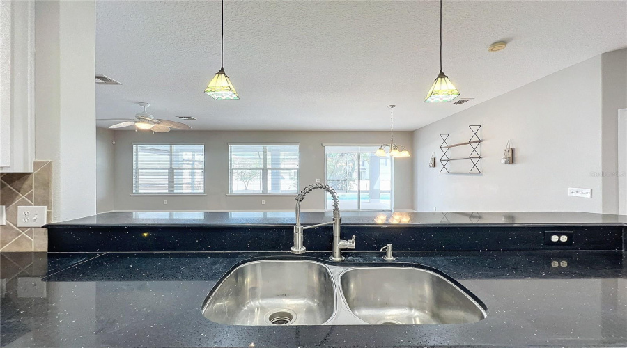 DAVENPORT, Florida 33837, 4 Bedrooms Bedrooms, ,2 BathroomsBathrooms,Residential,For Sale,LEXINGTON AVENUE,0,MFRS5119637