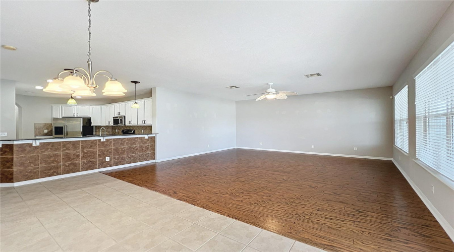 DAVENPORT, Florida 33837, 4 Bedrooms Bedrooms, ,2 BathroomsBathrooms,Residential,For Sale,LEXINGTON AVENUE,0,MFRS5119637