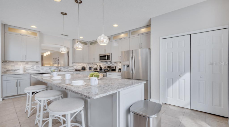 DAVENPORT, Florida 33897, 7 Bedrooms Bedrooms, ,4 BathroomsBathrooms,Residential,For Sale,CORDOVA,0,MFRO6378732