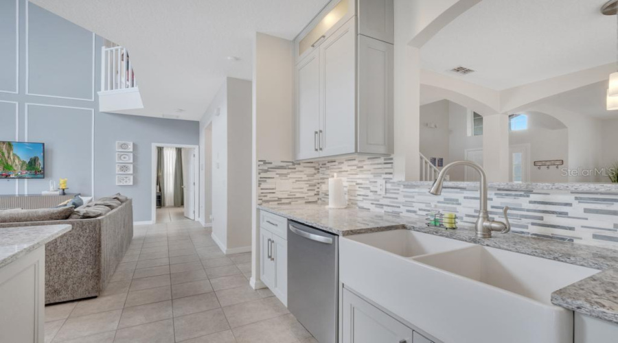 DAVENPORT, Florida 33897, 7 Bedrooms Bedrooms, ,4 BathroomsBathrooms,Residential,For Sale,CORDOVA,0,MFRO6378732