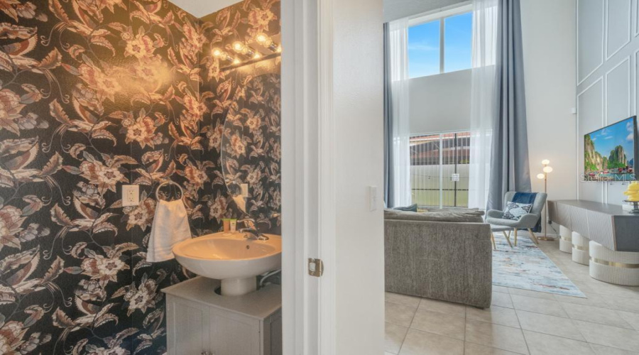 DAVENPORT, Florida 33897, 7 Bedrooms Bedrooms, ,4 BathroomsBathrooms,Residential,For Sale,CORDOVA,0,MFRO6378732