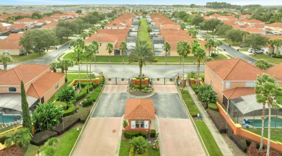 DAVENPORT, Florida 33897, 7 Bedrooms Bedrooms, ,4 BathroomsBathrooms,Residential,For Sale,CORDOVA,0,MFRO6378732