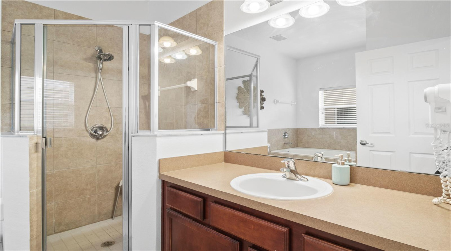 KISSIMMEE, Florida 34747, 7 Bedrooms Bedrooms, ,6 BathroomsBathrooms,Residential,For Sale,ACADIA ESTATES,0,MFRO6353235