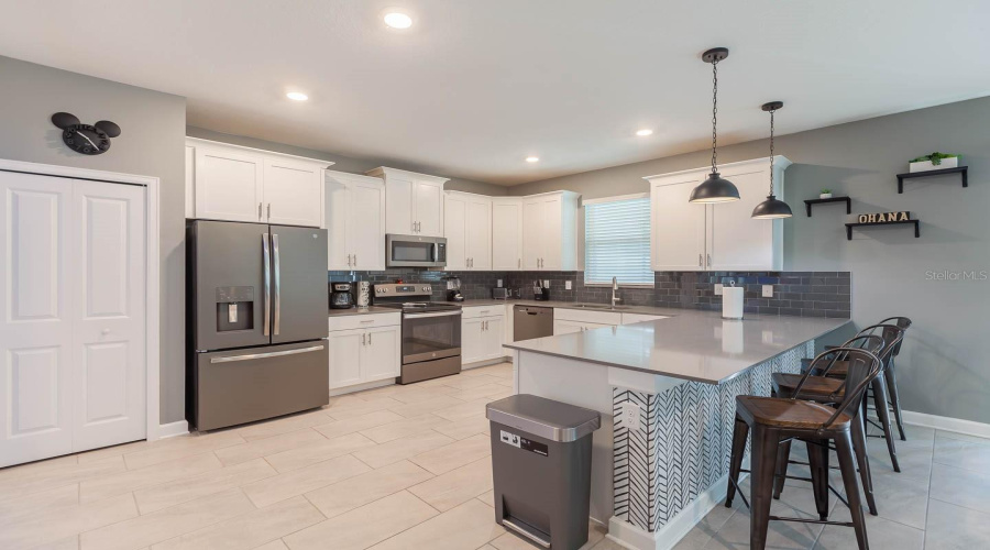 KISSIMMEE, Florida 34746, 6 Bedrooms Bedrooms, ,6 BathroomsBathrooms,Residential,For Sale,BOOKMARK,0,MFRO6322300