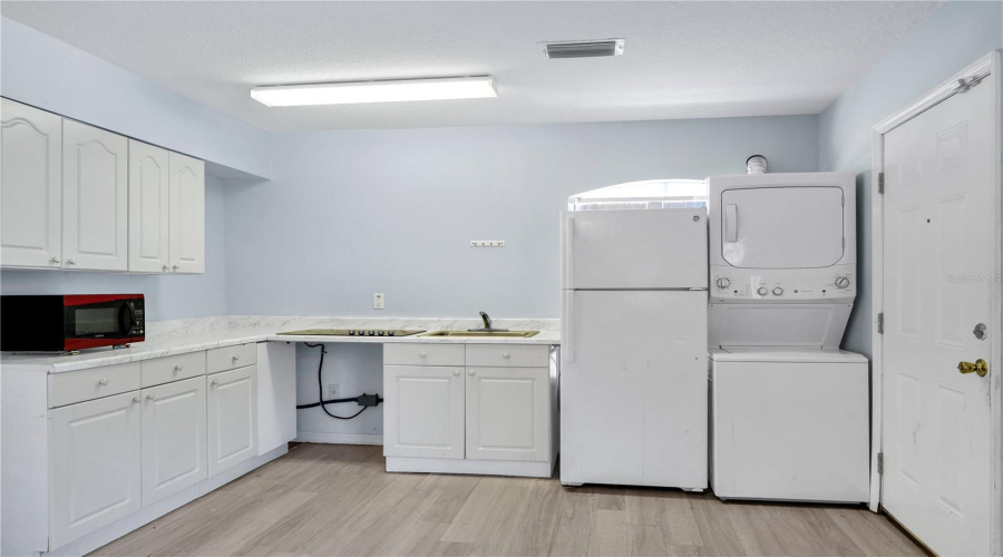 Kitchenette Apartment