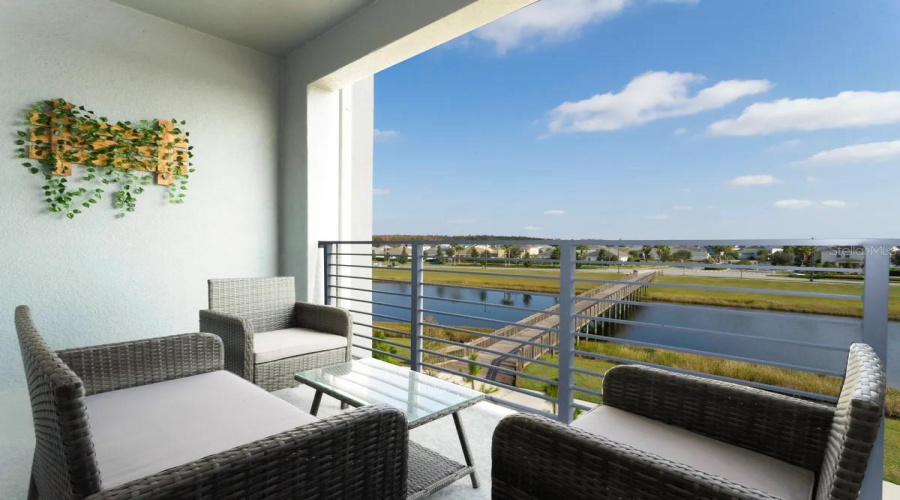 KISSIMMEE, Florida 34746, 2 Bedrooms Bedrooms, ,2 BathroomsBathrooms,Residential,For Sale,PARADOX,0,MFRO6332541