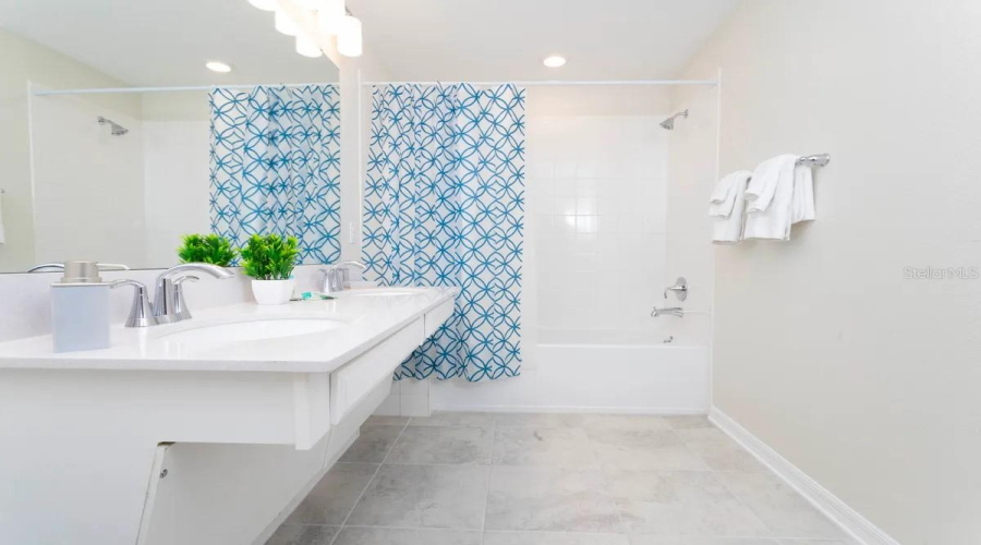 KISSIMMEE, Florida 34746, 2 Bedrooms Bedrooms, ,2 BathroomsBathrooms,Residential,For Sale,PARADOX,0,MFRO6332541