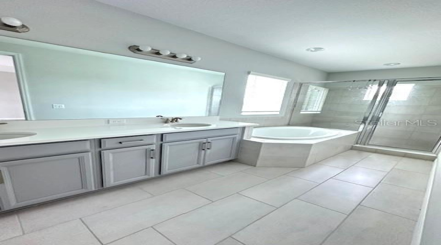 KISSIMMEE, Florida 34746, 5 Bedrooms Bedrooms, ,4 BathroomsBathrooms,Residential,For Sale,ROSE MALLOW,0,MFRO6379370