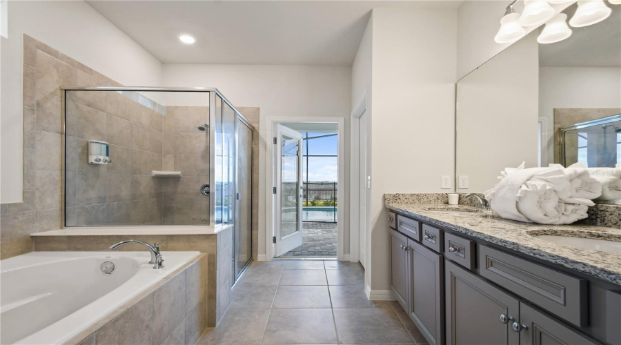 DAVENPORT, Florida 33897, 6 Bedrooms Bedrooms, ,4 BathroomsBathrooms,Residential,For Sale,KONA,0,MFRS5142965