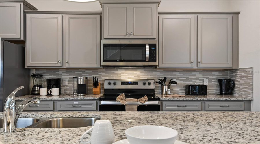 DAVENPORT, Florida 33897, 6 Bedrooms Bedrooms, ,4 BathroomsBathrooms,Residential,For Sale,KONA,0,MFRS5142965