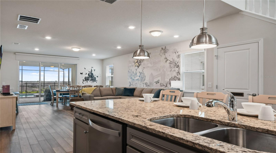 DAVENPORT, Florida 33897, 6 Bedrooms Bedrooms, ,4 BathroomsBathrooms,Residential,For Sale,KONA,0,MFRS5142965