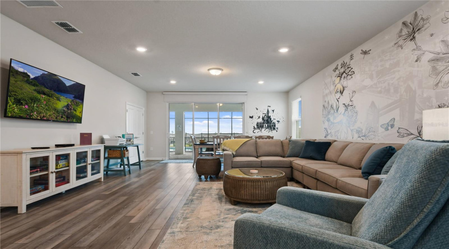 DAVENPORT, Florida 33897, 6 Bedrooms Bedrooms, ,4 BathroomsBathrooms,Residential,For Sale,KONA,0,MFRS5142965