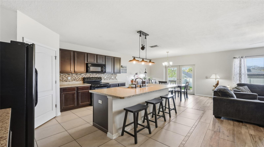 DAVENPORT, Florida 33897, 5 Bedrooms Bedrooms, ,3 BathroomsBathrooms,Residential,For Sale,LAZY WILLOW,0,MFRS5140894