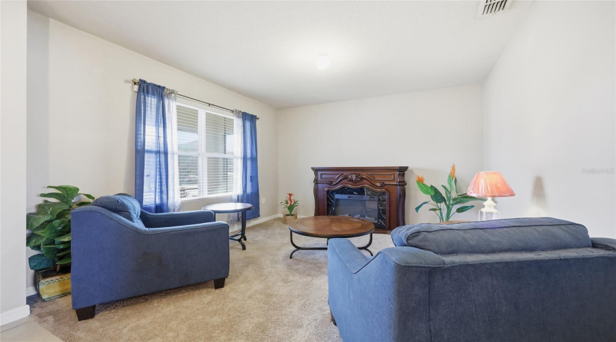 DAVENPORT, Florida 33897, 5 Bedrooms Bedrooms, ,3 BathroomsBathrooms,Residential,For Sale,LAZY WILLOW,0,MFRS5140894