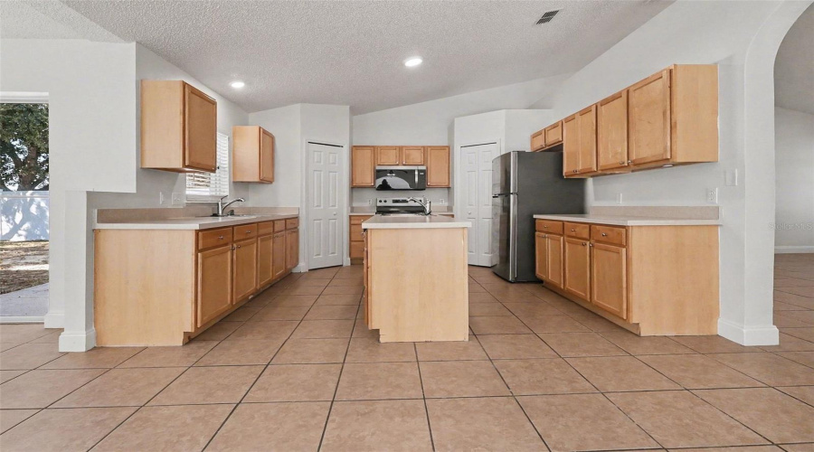 DAVENPORT, Florida 33837, 4 Bedrooms Bedrooms, ,2 BathroomsBathrooms,Residential,For Sale,LOBELIA,0,MFRO6378877