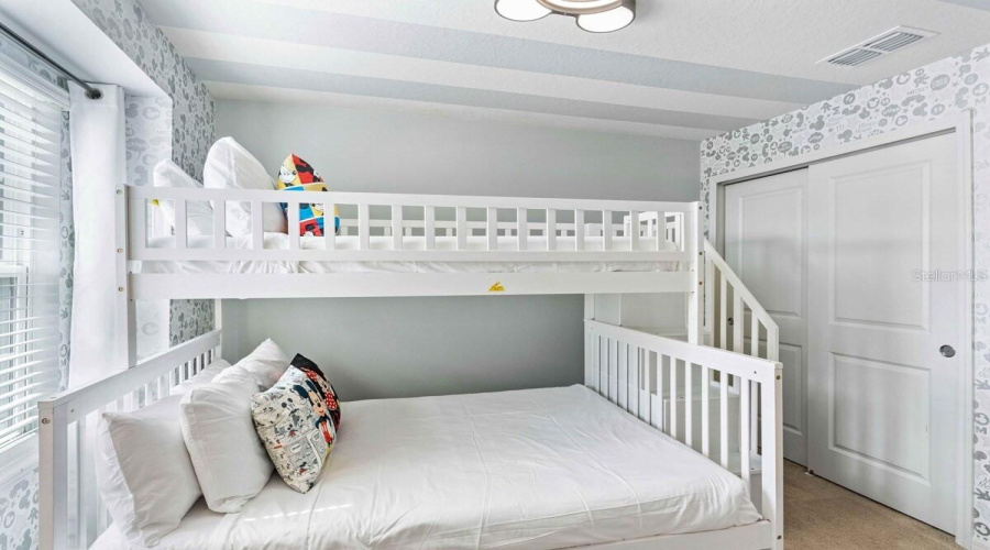 DAVENPORT, Florida 33897, 5 Bedrooms Bedrooms, ,4 BathroomsBathrooms,Residential,For Sale,JETTY,0,MFRO6379988