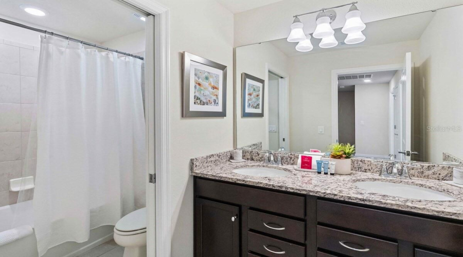 DAVENPORT, Florida 33897, 5 Bedrooms Bedrooms, ,4 BathroomsBathrooms,Residential,For Sale,JETTY,0,MFRO6379988