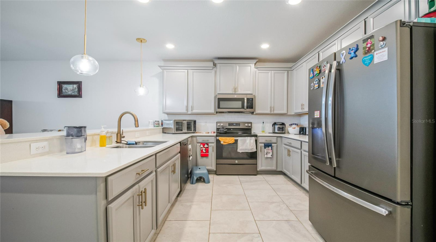 DAVENPORT, Florida 33896, 3 Bedrooms Bedrooms, ,2 BathroomsBathrooms,Residential,For Sale,AZALEA SANDS,0,MFRS5143196