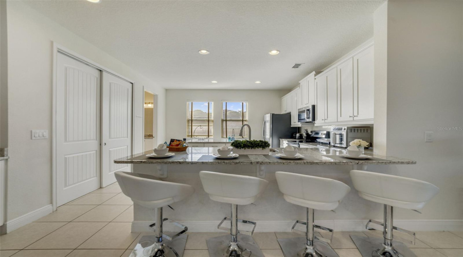 KISSIMMEE, Florida 34747, 6 Bedrooms Bedrooms, ,6 BathroomsBathrooms,Residential,For Sale,MINTON,0,MFRO6379374