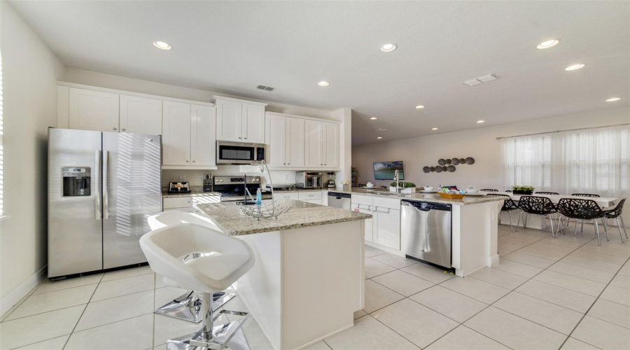 KISSIMMEE, Florida 34747, 6 Bedrooms Bedrooms, ,6 BathroomsBathrooms,Residential,For Sale,MINTON,0,MFRO6379374