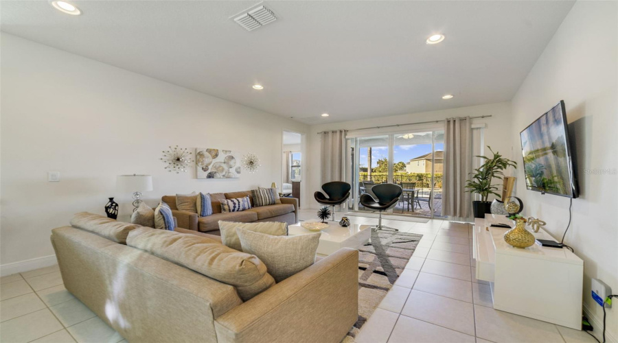 KISSIMMEE, Florida 34747, 6 Bedrooms Bedrooms, ,6 BathroomsBathrooms,Residential,For Sale,MINTON,0,MFRO6379374