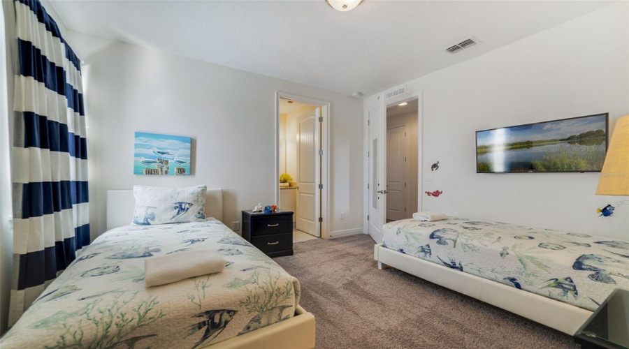 KISSIMMEE, Florida 34747, 6 Bedrooms Bedrooms, ,6 BathroomsBathrooms,Residential,For Sale,MINTON,0,MFRO6379374