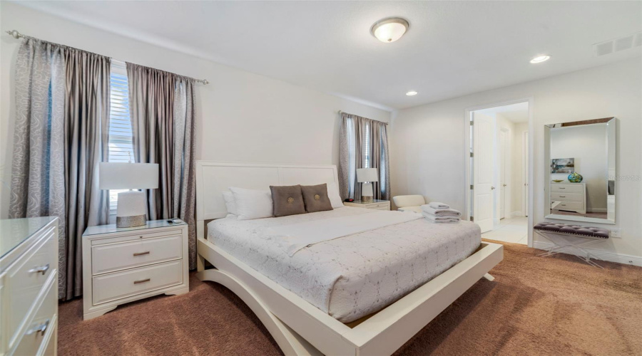 KISSIMMEE, Florida 34747, 6 Bedrooms Bedrooms, ,6 BathroomsBathrooms,Residential,For Sale,MINTON,0,MFRO6379374