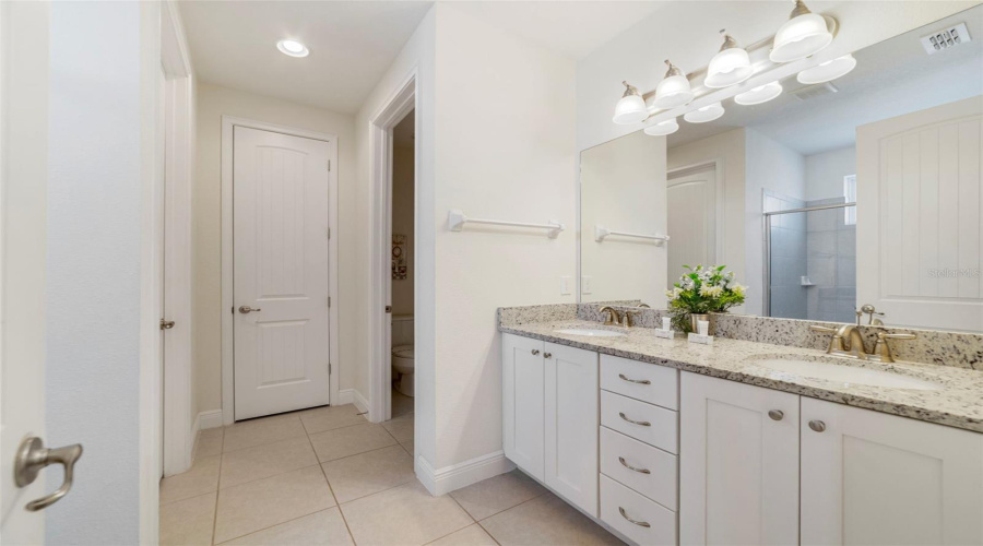 KISSIMMEE, Florida 34747, 6 Bedrooms Bedrooms, ,6 BathroomsBathrooms,Residential,For Sale,MINTON,0,MFRO6379374