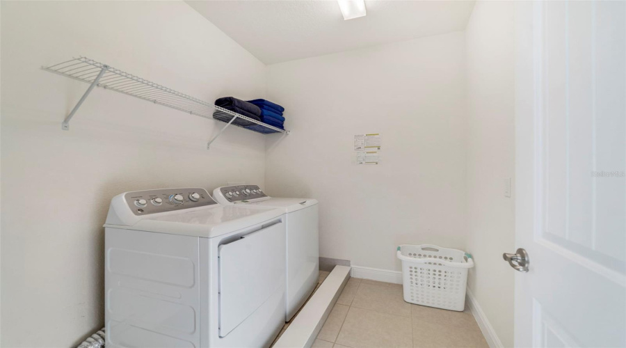 KISSIMMEE, Florida 34747, 6 Bedrooms Bedrooms, ,6 BathroomsBathrooms,Residential,For Sale,MINTON,0,MFRO6379374