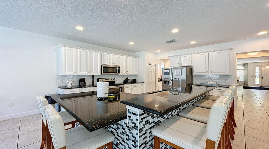 DAVENPORT, Florida 33837, 6 Bedrooms Bedrooms, ,5 BathroomsBathrooms,Residential,For Sale,ORANGE COSMOS,0,MFRS5140731