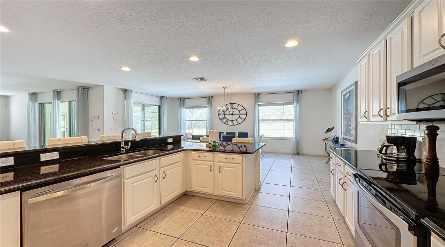 DAVENPORT, Florida 33837, 6 Bedrooms Bedrooms, ,5 BathroomsBathrooms,Residential,For Sale,ORANGE COSMOS,0,MFRS5140731