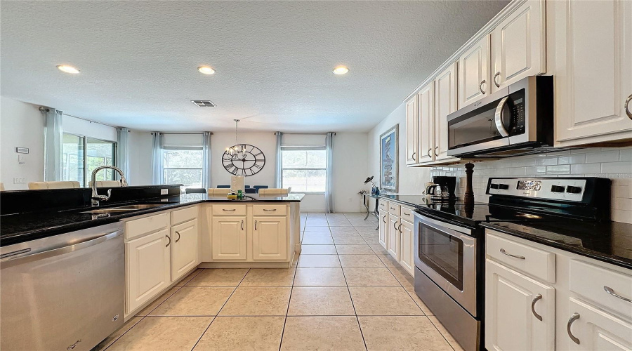 DAVENPORT, Florida 33837, 6 Bedrooms Bedrooms, ,5 BathroomsBathrooms,Residential,For Sale,ORANGE COSMOS,0,MFRS5140731