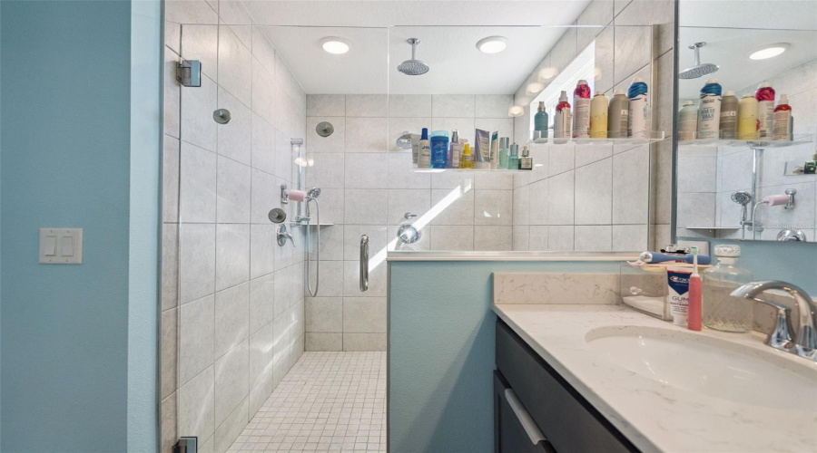 DAVENPORT, Florida 33837, 5 Bedrooms Bedrooms, ,3 BathroomsBathrooms,Residential,For Sale,OAK BLOSSOM,0,MFRO6377975